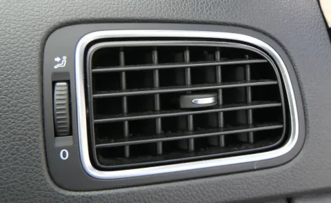 VW Polo 6R Lüftungsdüse Düse Lüftung vorne rechts 6R0819704R schwarz