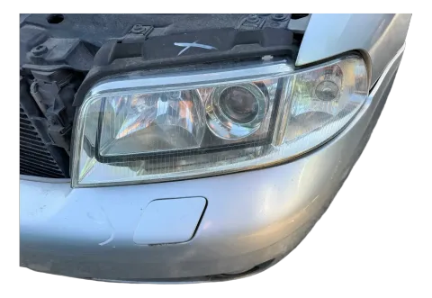 Audi A4 B5 Scheinwerfer Xenon vorne links Faceliftmodell -2x Halter gebrochen