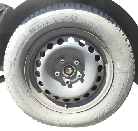 VW Golf 6 Caddy 195/65 R15 91T Winterreifen M+S Felgen 6jx15H2 ET47  ca. 6mm