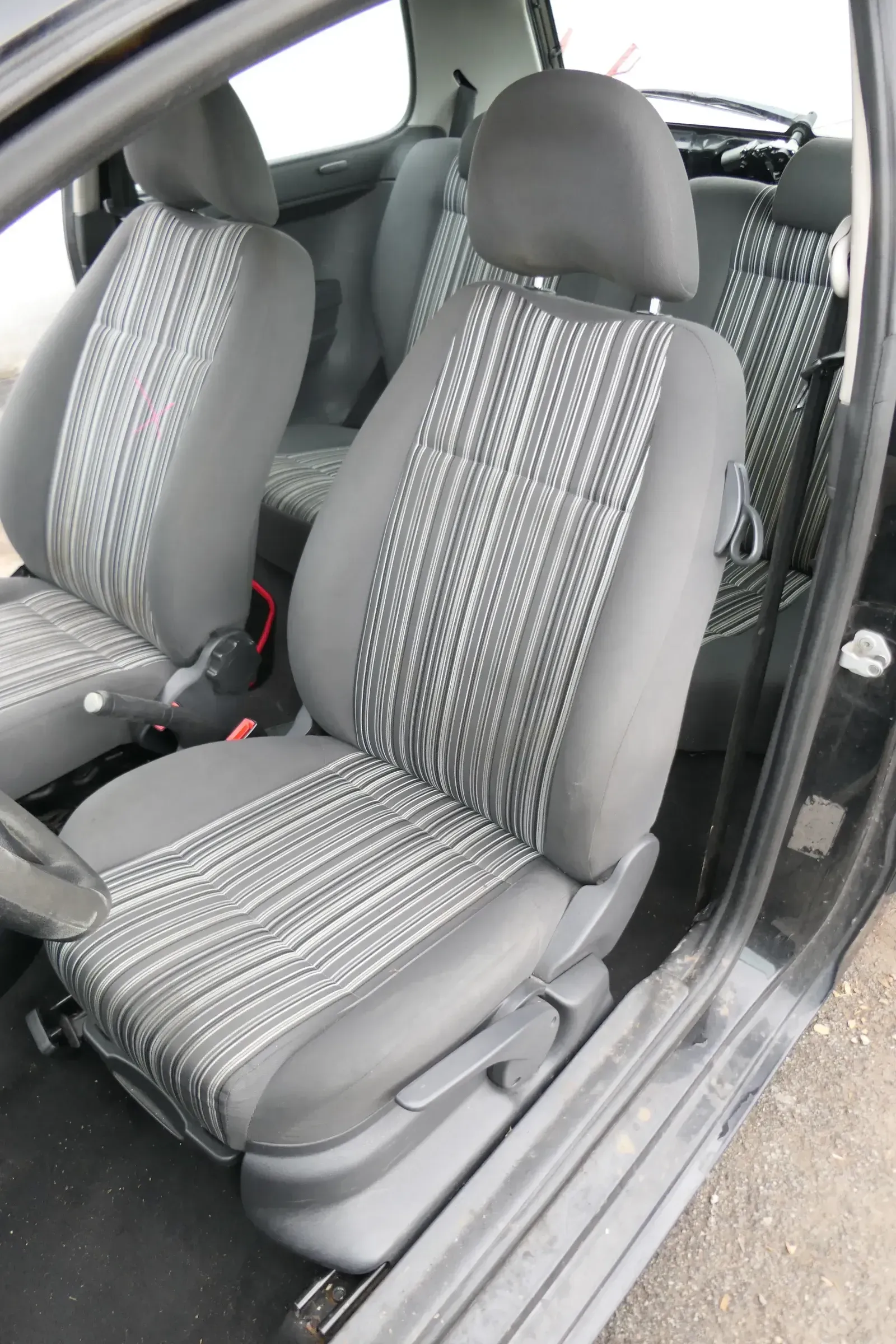 VW Fox Sitz Fahrersitz vorne links OHNEAirbag höhenverstellbar  v - Bild 1