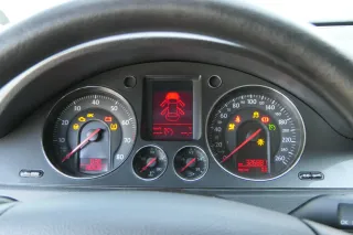 VW Passat 3C Tacho Tachometer 326.000km 3C0920870P Benzin BLF BVY BVX - Bild 1