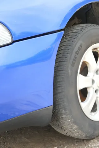 Audi A4 B5 Kombi + Limo Stoßstange vorne Frontstoßstange blau LZ5M Stoßfänger - Bild 10