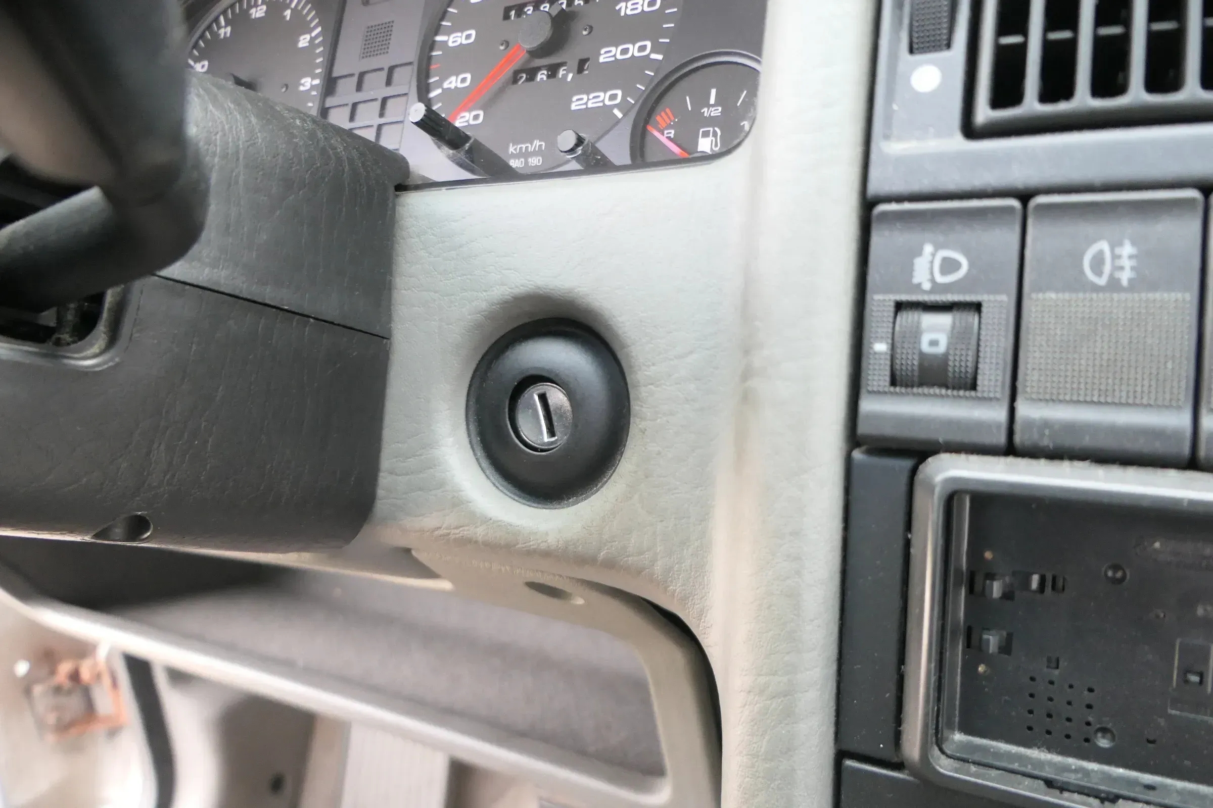 Audi 80 Zündschloß Schloß Zündung 1x Schlüssel Heckklappe Türschloß Automatik - Bild 1