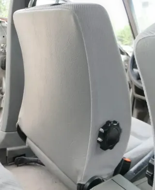 Audi 80 Sitz Fahrersitz vorne links -    ohne Kopfstütze - grau - Bild 3