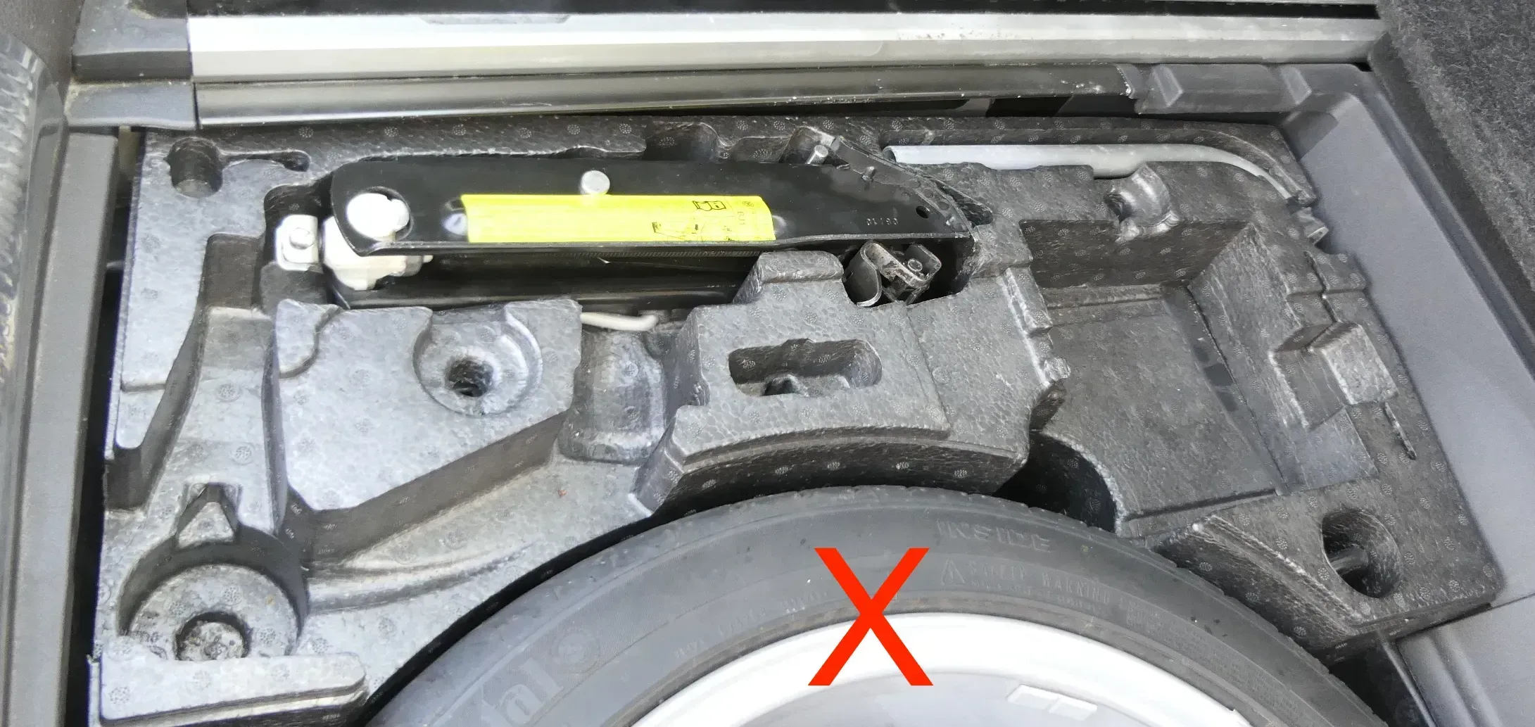 Passat 3C B7 Bordwerkzeug Pannenset Wagenheber für Ersatzrad Notrad Schlüssel De - Bild 1