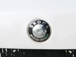 Skoda Fabia 5J Limousine Schrägheck Heckklappe hinten mit Scheibe weiß LF9E - Bild 6