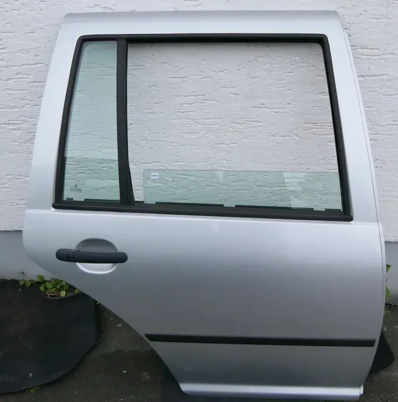 VW Golf 4 Bora Tür hinten rechts nur Kombi / Variant silber LA7W - Bild 1