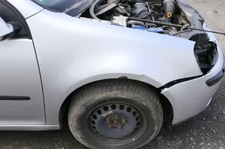 VW Golf 5 V 1K Kotflügel vorne rechts silber LA7W reflexsilber  DELLE - Bild 1