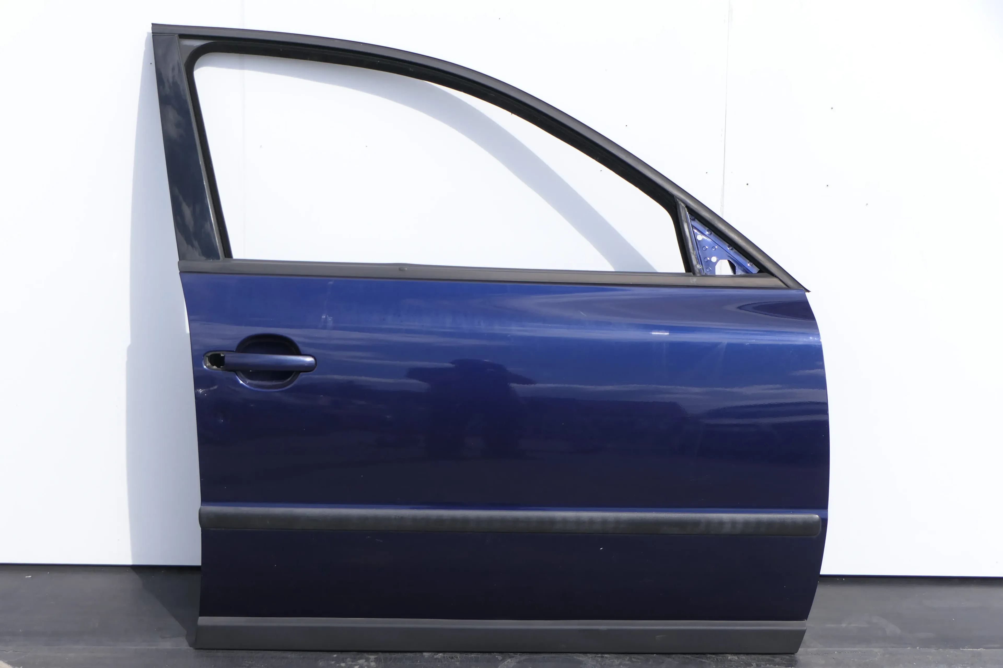VW Passat 3B 3BG Kombi Limo Tür vorne rechts Beifahrertür blau LB5N ohneAnbaute - Bild 1