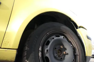 VW Polo 9N Kotflügel vorne rechts gelb LD1B bis ca.Bj.2004 - Rost - Bild 2