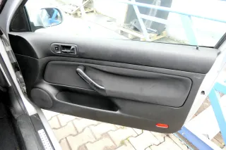 VW Golf 4 2/3-Türer Türverkleidung Verkleidung Tür vorne rechts schwarz - Bild 1