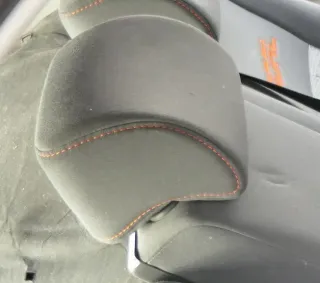 VW Golf Plus 5M Kopfstützen Kopfstütze hinten Mitte mittig orange Nähte GOAL - Bild 1