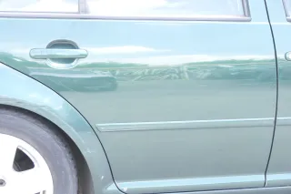 VW Bora Tür hinten rechts nur Limousine grün LC6M 1J5833056F - Bild 3