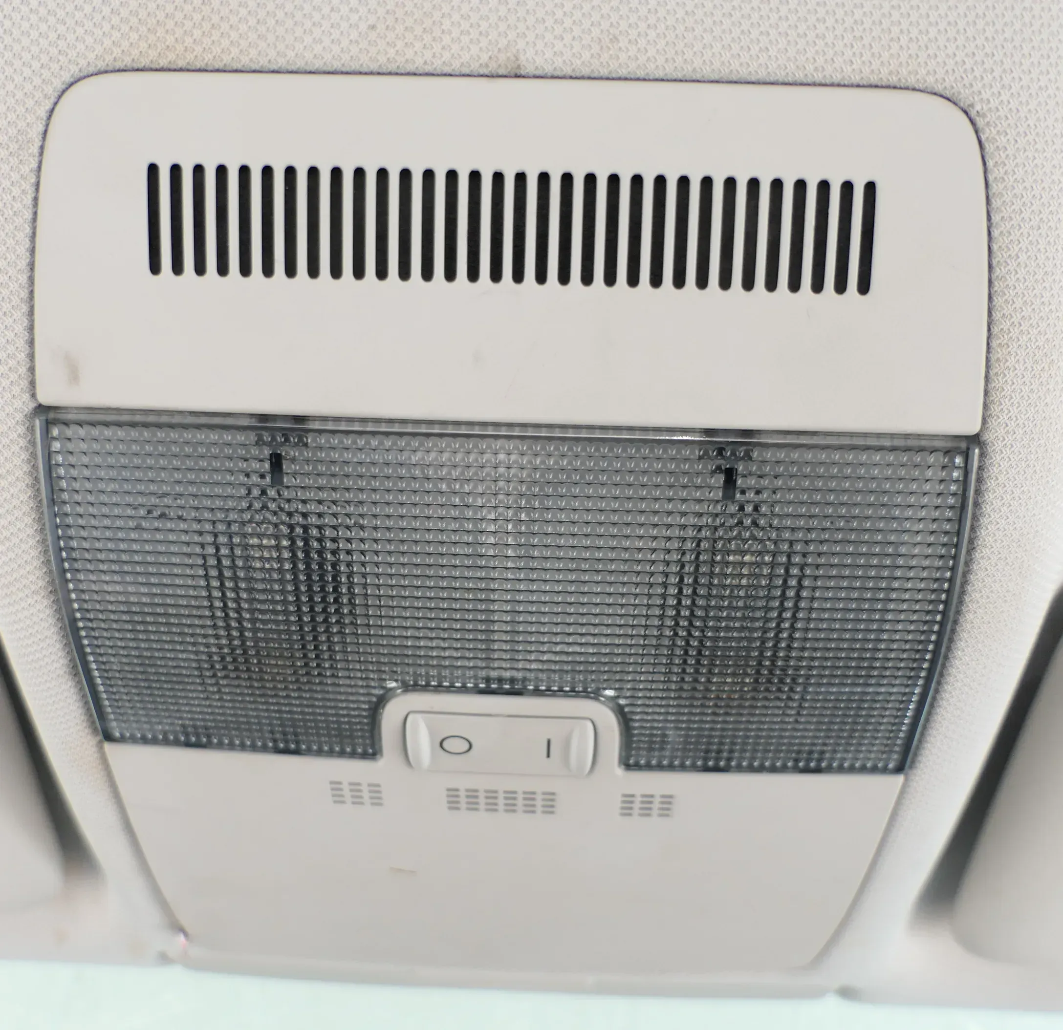 Audi A3 8P Schalter Innenleuchte Leuchte Lampe Leseleuchte 8P0947135D 9NQ silber - Bild 1