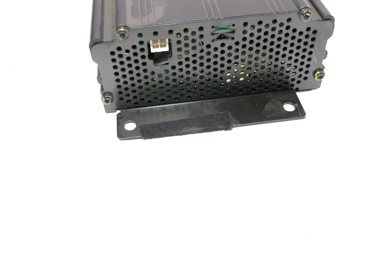 Audi A6 4B Avant Kombi Subwoofer Bassbox Bose Verstärker Endstufe AMP3510C5A - Bild 1