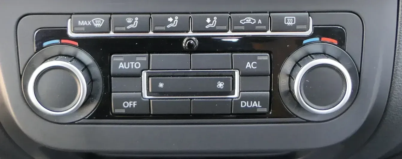 VW Passat 3C Steuergerät Klimaanlage Klimabedienteil 5K0907044BC Sitzheizung - Bild 1