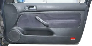 VW Golf 4 2/3-Türer Türverkleidung Verkleidung Tür vorne rechts schwarz Griff - Bild 1