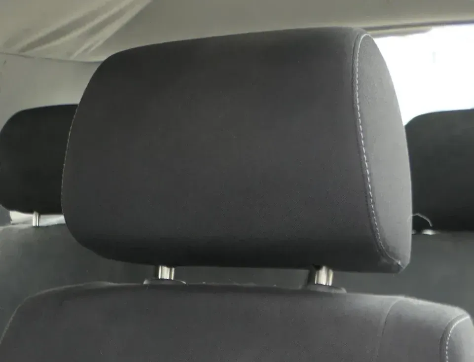 1x Golf 4 Bora Passat 3B 3BG Kopfstütze vorne vorn schwarz weiße Nähte - Bild 1