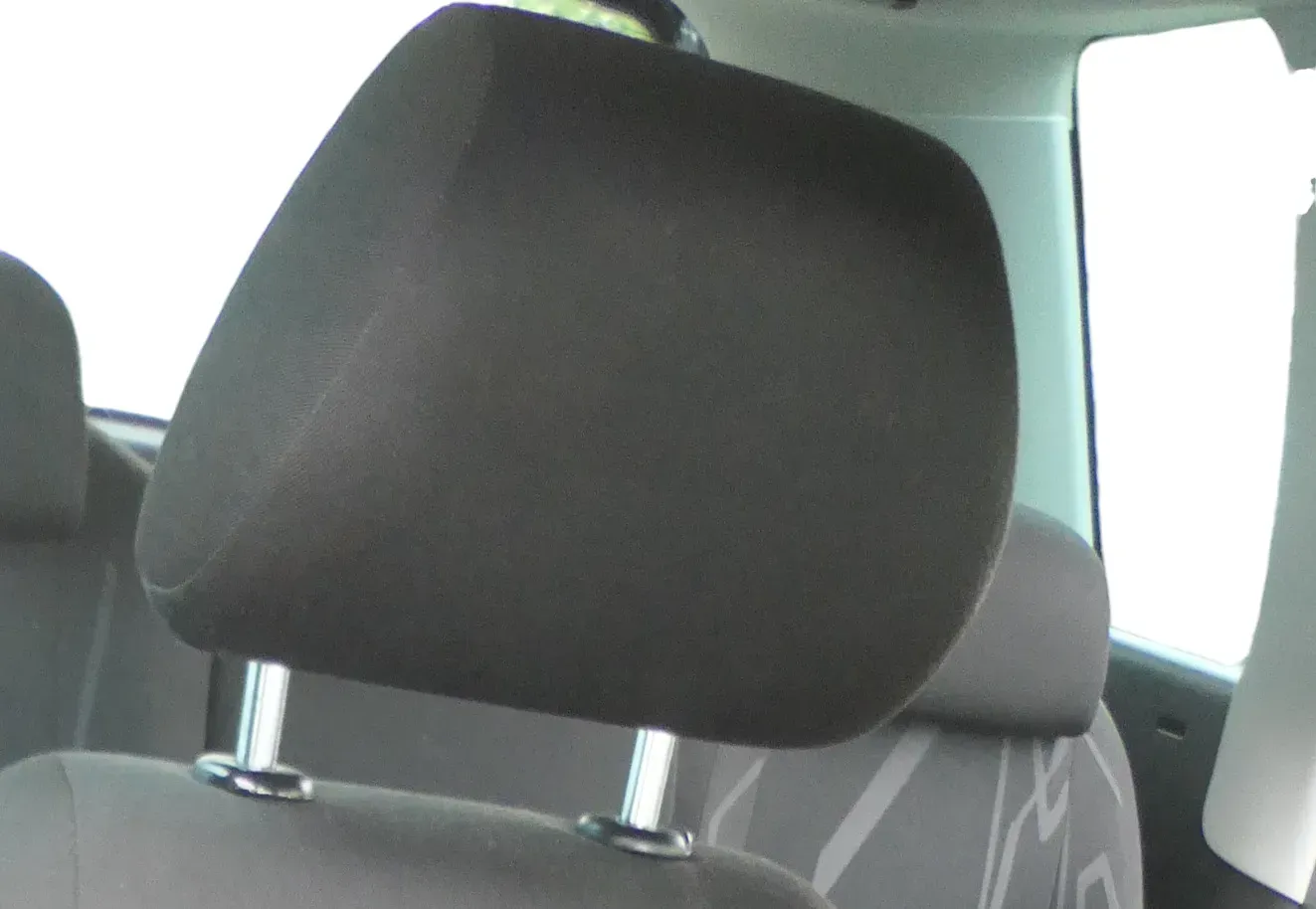 1x Skoda Fabia 5J Roomster Kopfstütze vorne rechts oder links - anthrazit - Bild 1