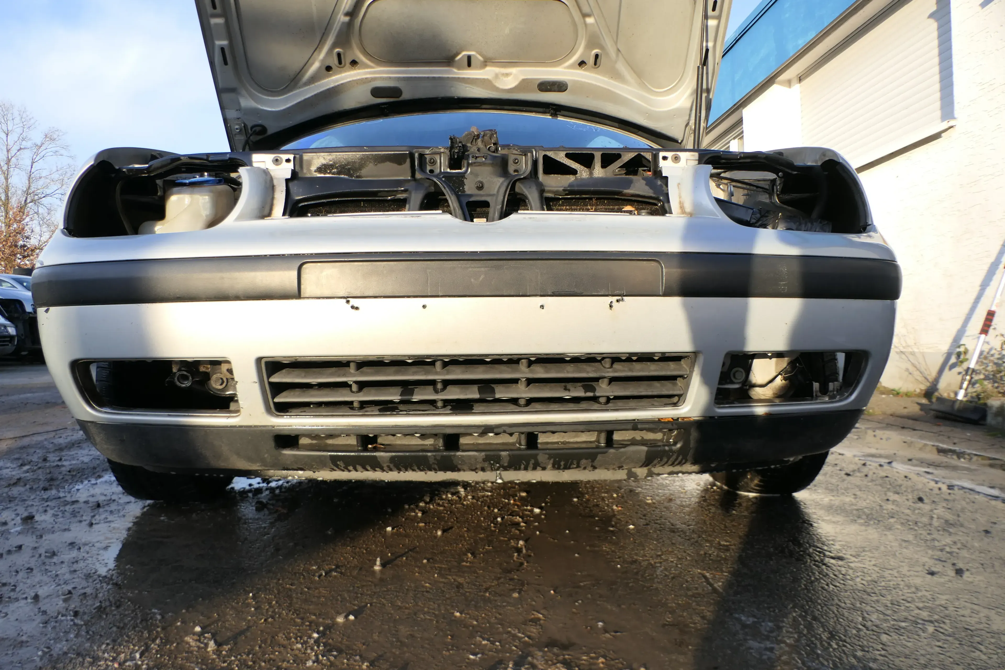 VW Golf 4 1J Stoßstange vorne Stoßfänger vorn silber LB7Z - Bild 1
