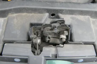 VW Golf 4 Bora Motorhaube Motorhaubenschloß Schloß Klappenschloß vorn - Bild 1