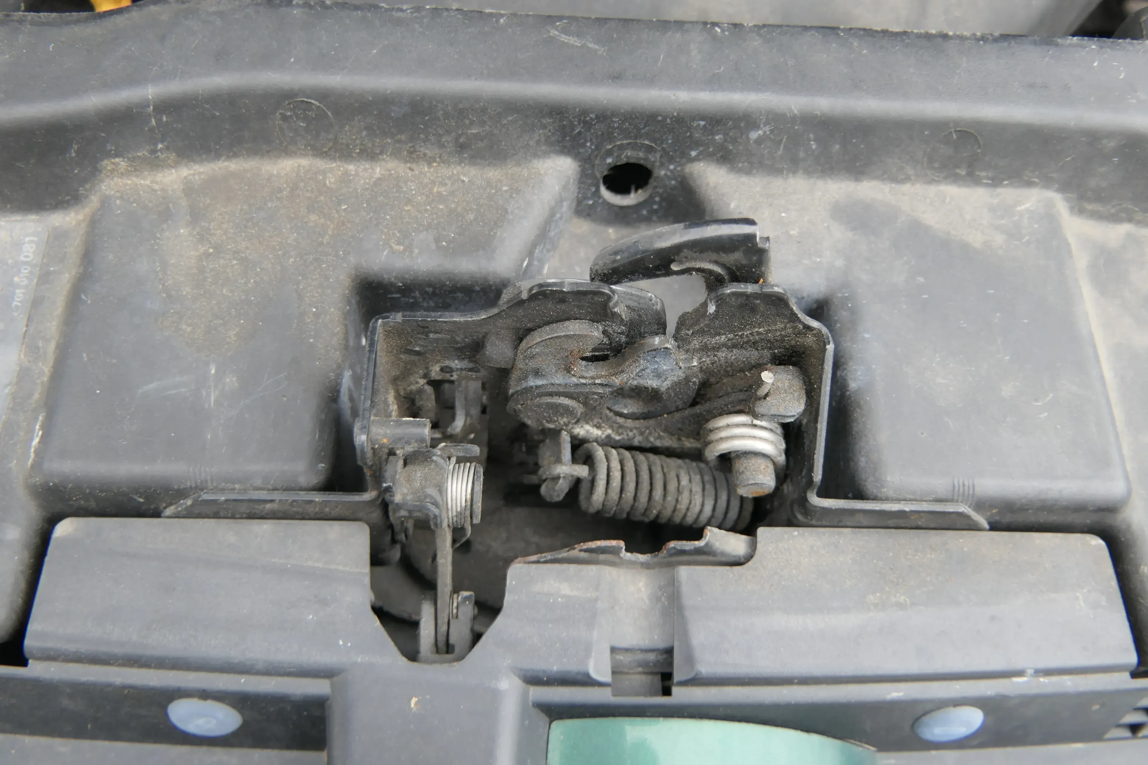 VW Golf 4 Bora Motorhaube Motorhaubenschloß Schloß Klappenschloß vorn - Bild 1
