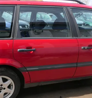 VW Passat 3A 35i Kombi Variant Tür hinten rechts rot LY3D ohneAnbauteile - Bild 1