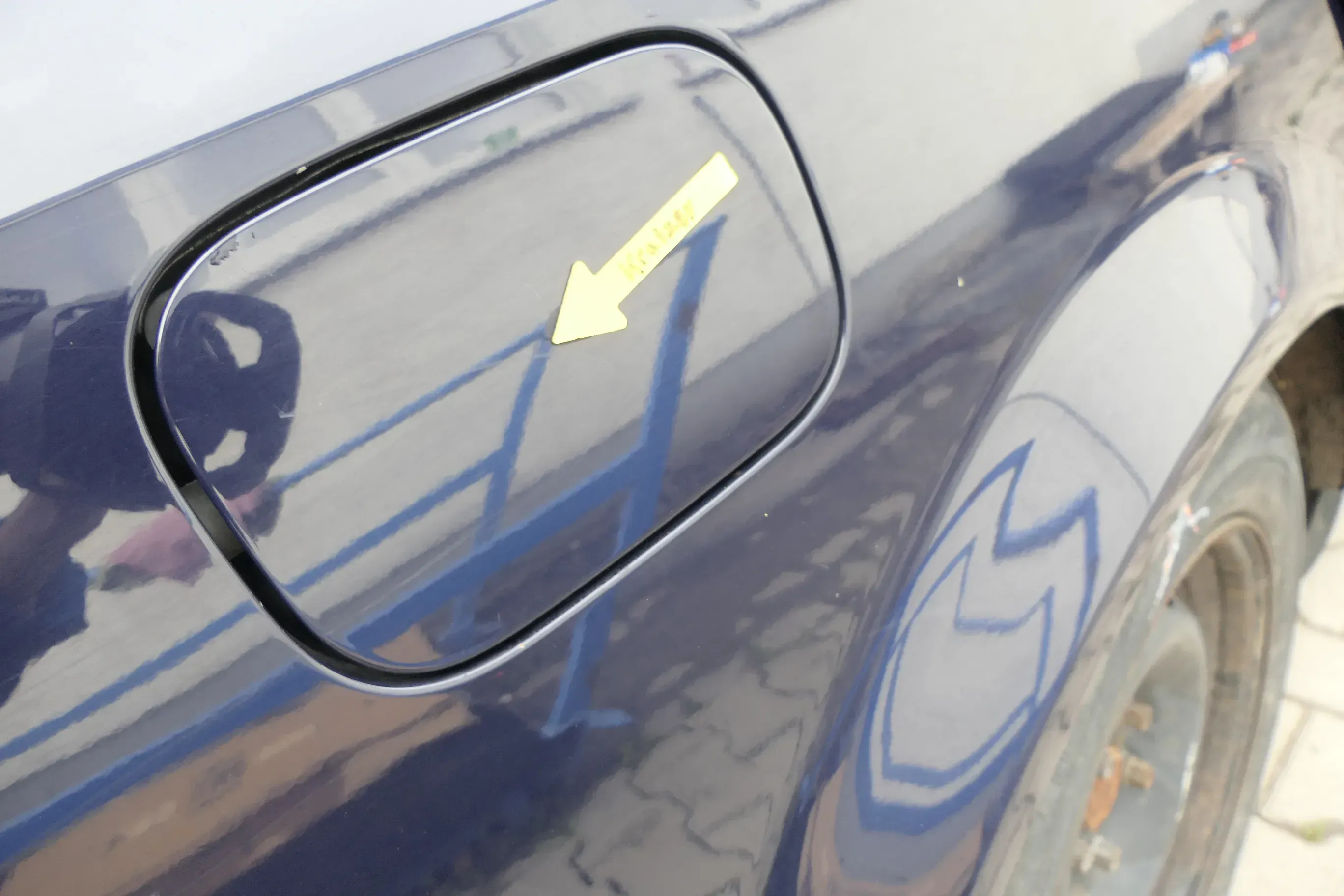 Audi A4 8E B6 Tankdeckel Tankklappe Tank Deckel Klappe blau LY5K  lila - Bild 1