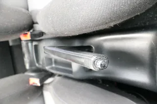 VW Golf 4 Bora Handbremse Feststellbremse schwarz Leder blaue Nähte - Bild 2