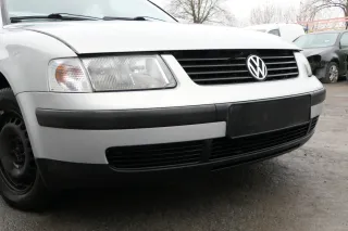 VW Passat 3B Stoßstange vorne Frontstoßstange Stoßfänger silber LB7Z grau Grill - Bild 4