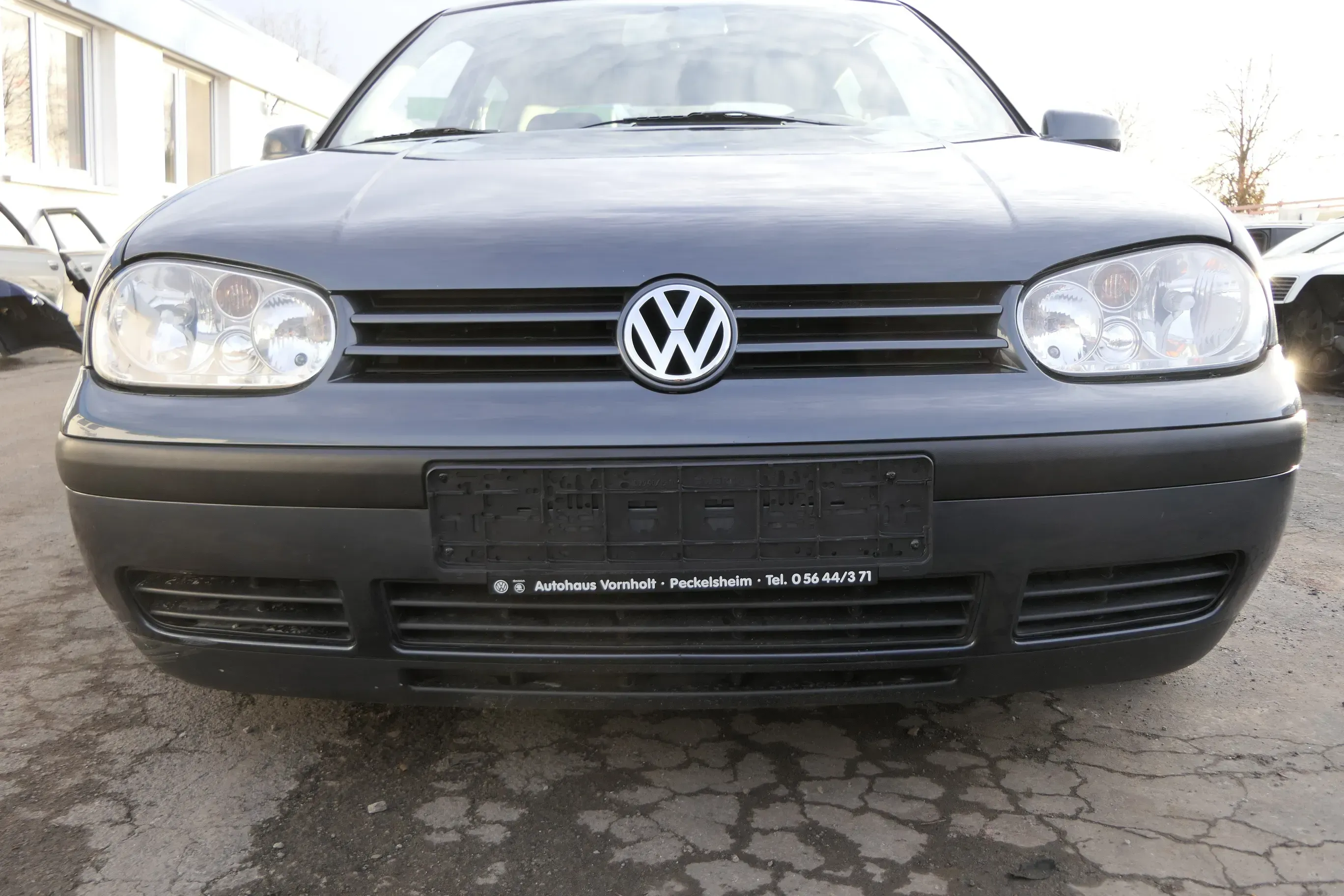VW Golf 4 Stoßstange vorne Stoßfänger vorn vorne grau LC7V - Bild 1