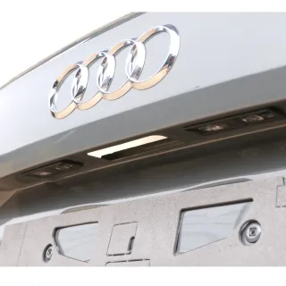 Audi Q2 GA 81A Heckklappe grau LX7M ORIGINAL von NEUFAHRZEUG - Bild 4