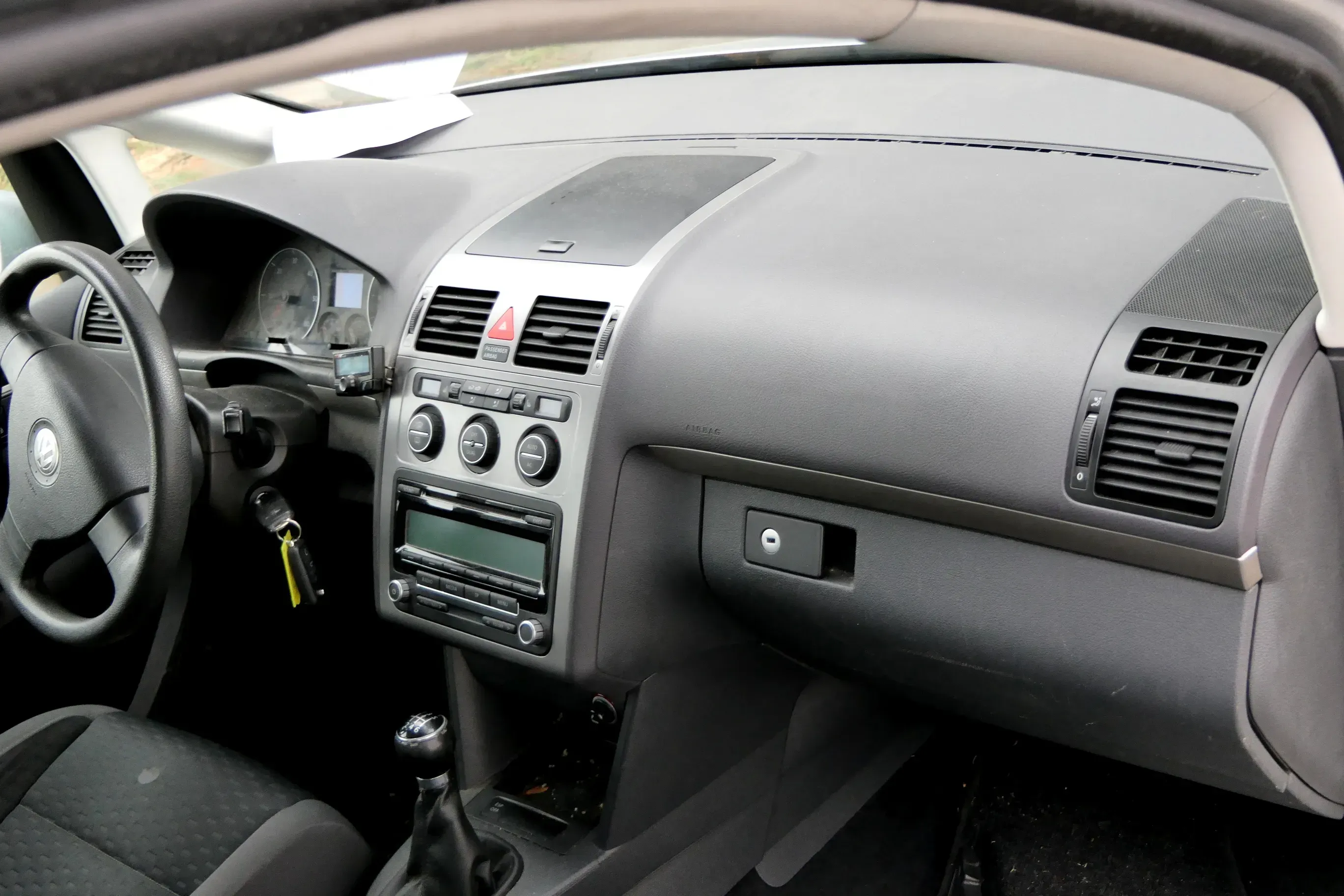 VW Touran Armaturenbrett schwarz OHNE Anbauteile - Bild 1