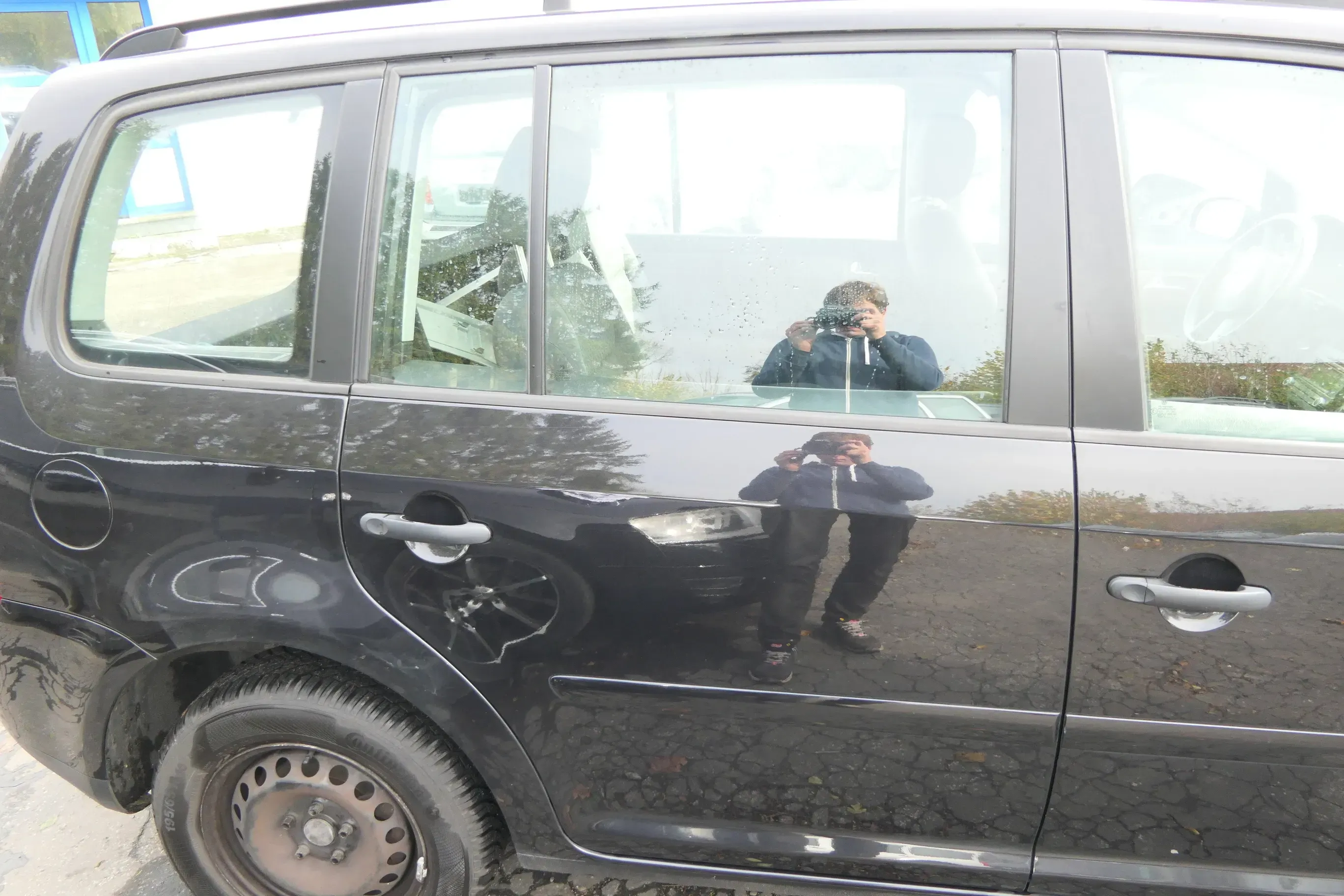 VW Touran 1T 1T3 Tür hinten rechts schwarz LC9Z mit Scheibe - Bild 1
