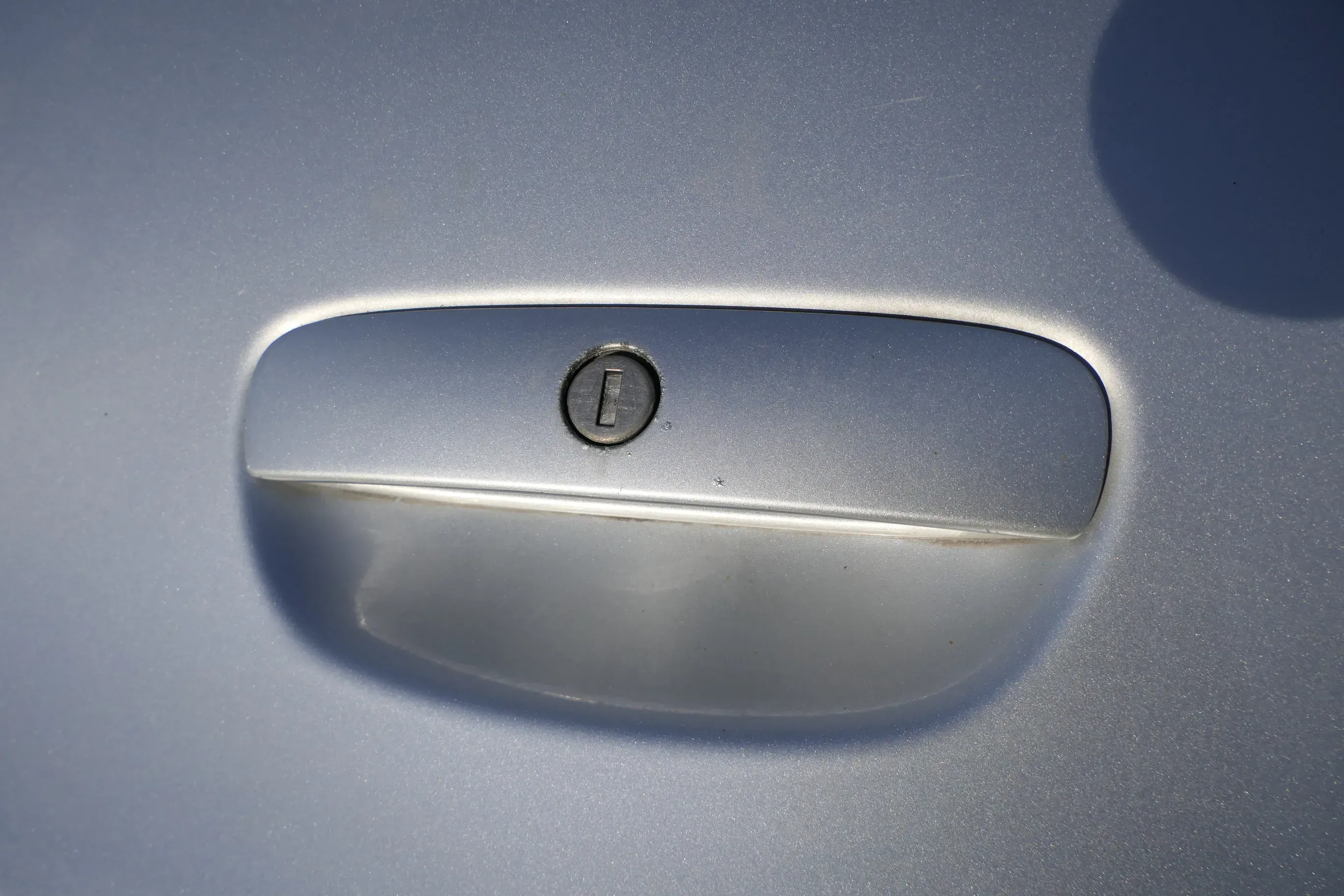VW Polo 9N 9N3 Griff Heckkklappe Heckklappengriff grau silber LA7W -OHNE Zentral - Bild 1