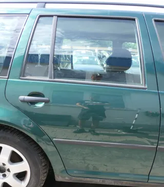 VW Golf 4 Bora Tür hinten rechts nur Kombi / Variant grün LC6M - ohne Anbauteile - Bild 1