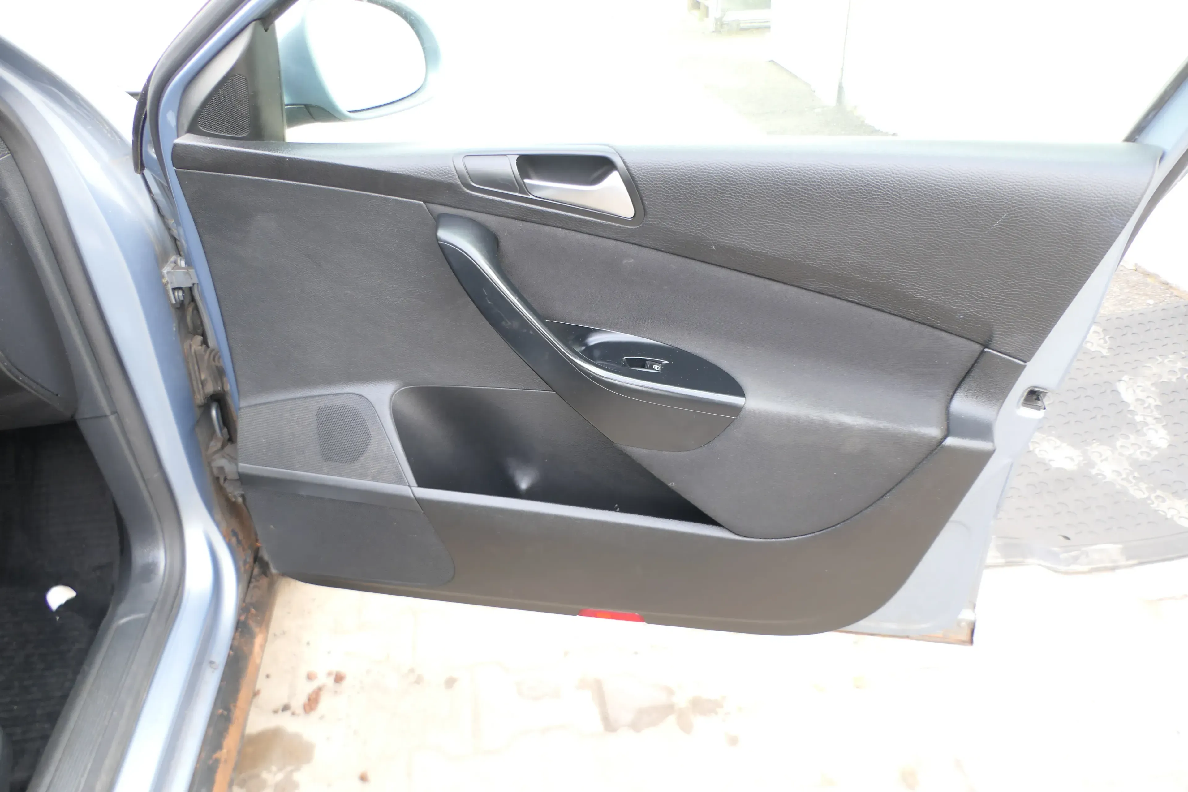 VW Passat 3C Variant 1x Türverkleidung Verkleidung Tür vorne rechts schwarz - Bild 1