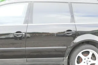 VW Passat 3B 3BG Kombi Variant Tür hinten links schwarz L041 blackma mit Scheibe - Bild 1