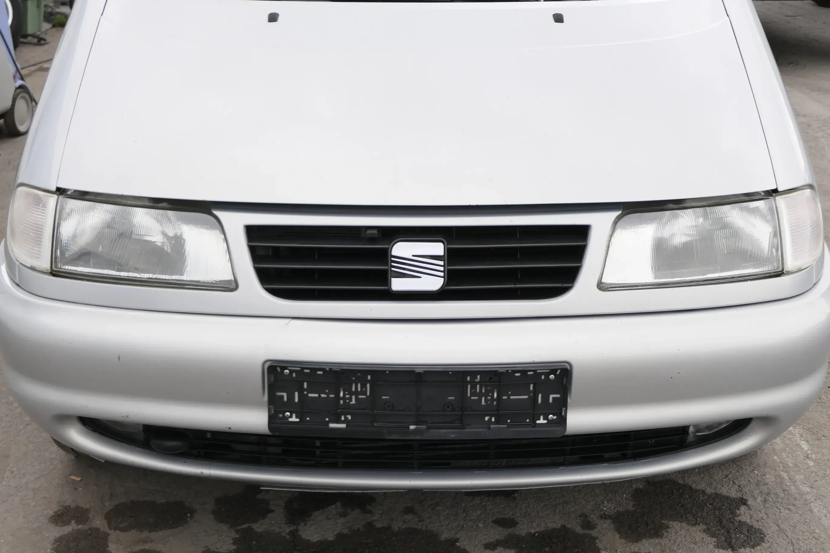 Seat Alhambra 7V 7M Kühlergrill Grill silber LB7Z satinsilber - Bild 1