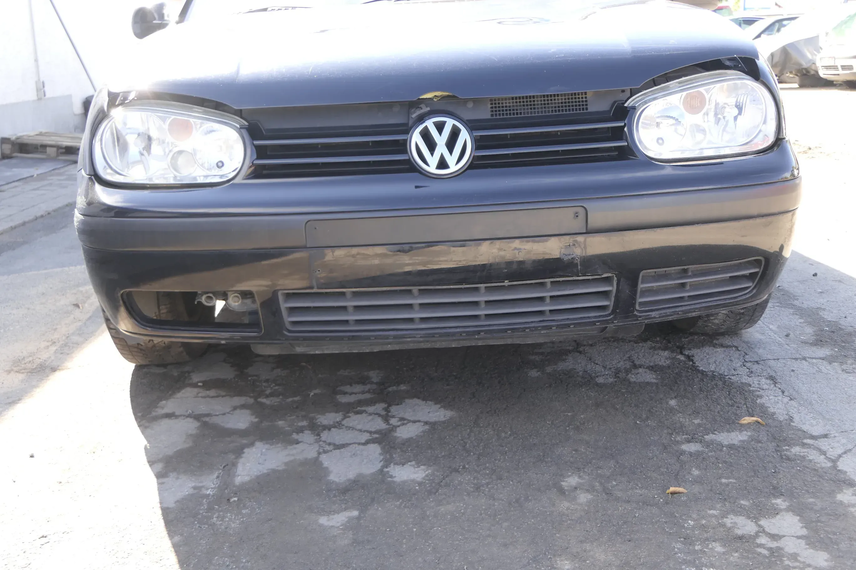 VW Golf 4 1J Stoßstange vorne Stoßfänger vorn schwarz L041 Frontstoßstange - Bild 1
