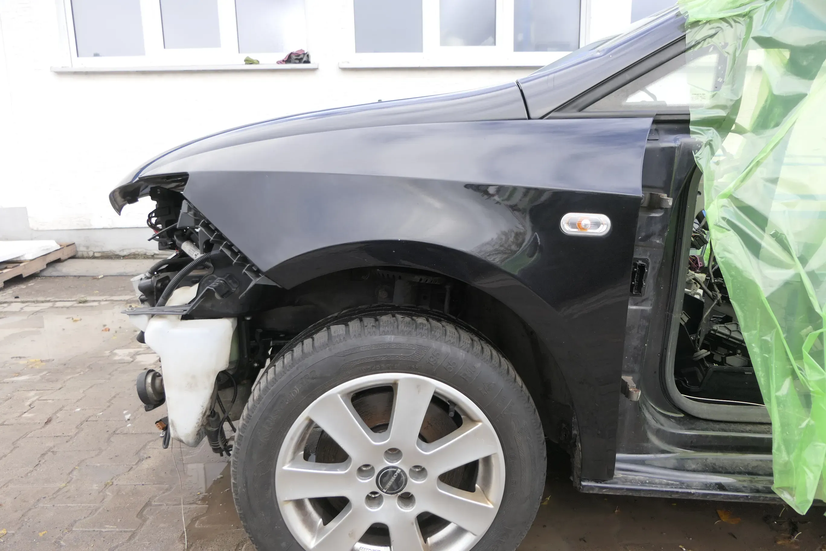 Seat Ibiza 6J Kotflügel vorne links schwarz LC9Z 6J0821021A - Bild 1