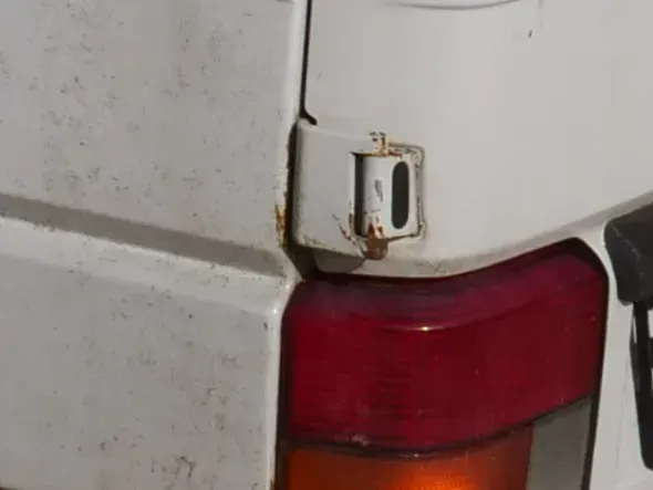 1x VW T4 Scharniere für Tür für Flügeltür links hinten unten weiß - Bild 1