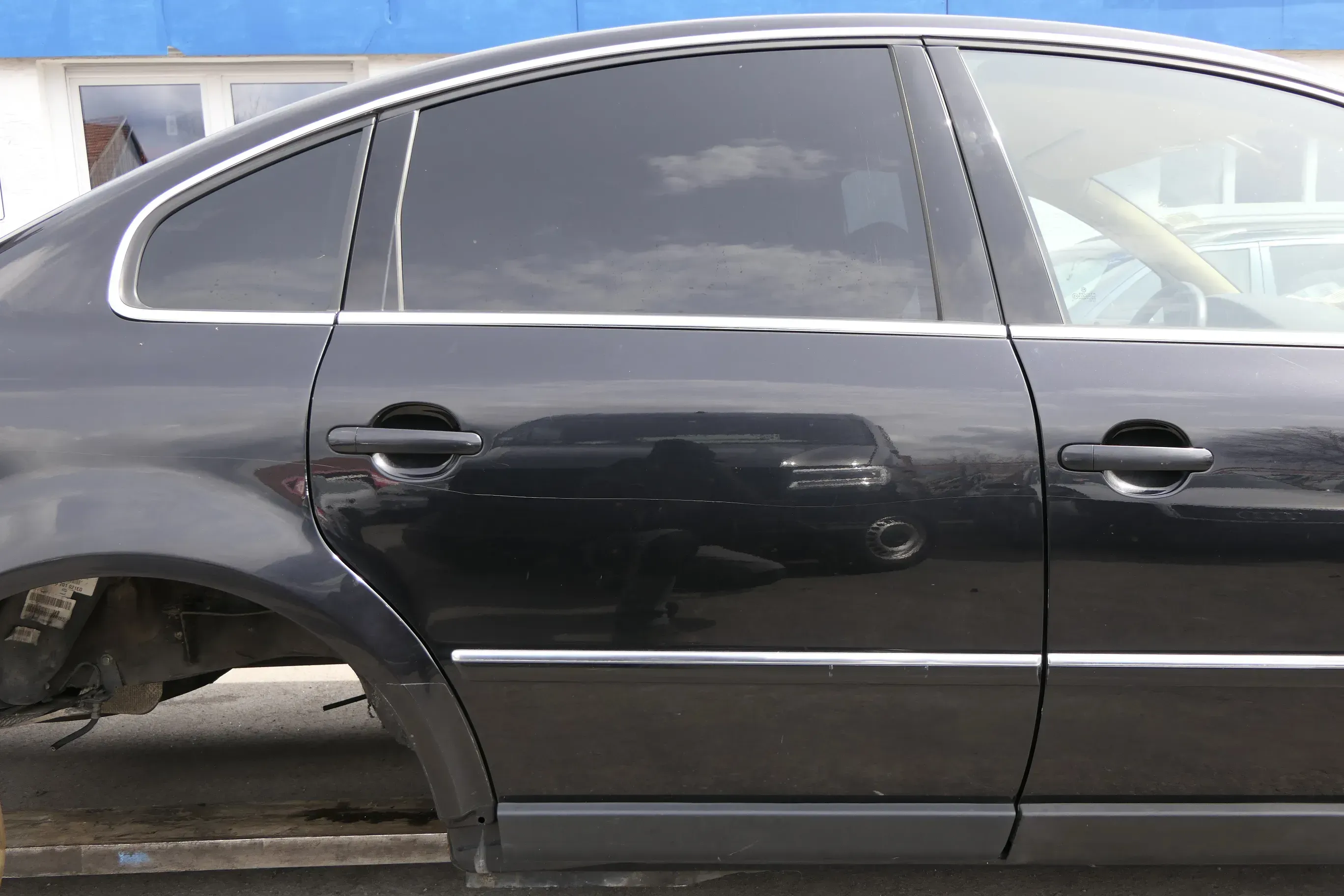 VW Passat 3B 3BG Limousine Tür hinten rechts schwarz LC9Z chrom ohne Anbauteile - Bild 1