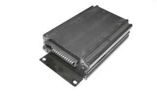 Audi A6 4B Limousine Subwoofer Bassbox Bose Verstärker Endstufe AMP3510C5 - Bild 1
