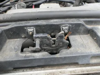 A6 4B Motorhaube Motorhaubenschloß Schloß Klappenschloß vorn 8L0823509E - Bild 1