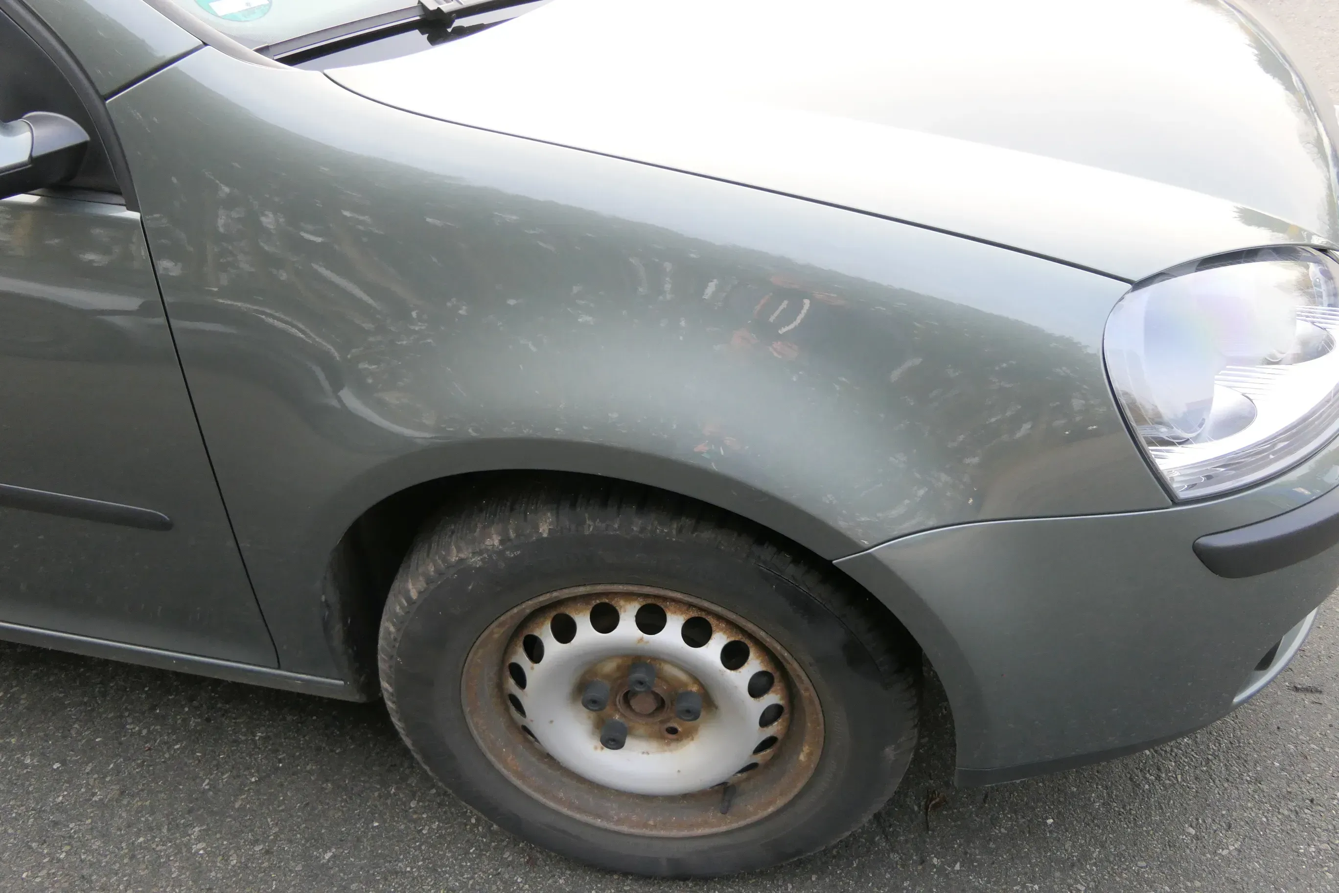 VW Golf 5 V 1K Kotflügel vorne rechts grau LA6Q - Bild 1