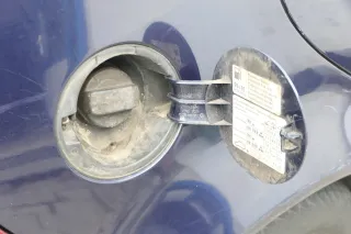 VW Golf 4 Limousine Tankdeckel Deckel Tank Tankverschluß blau LC5H Klappe - Bild 4