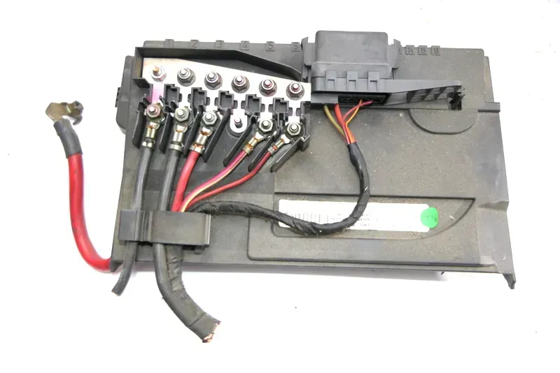 VW Polo 9N 9N3 Ibiza Kasten Abdeckung Batterie Sicherungsträger Sicherung 6Q0937 - Bild 1