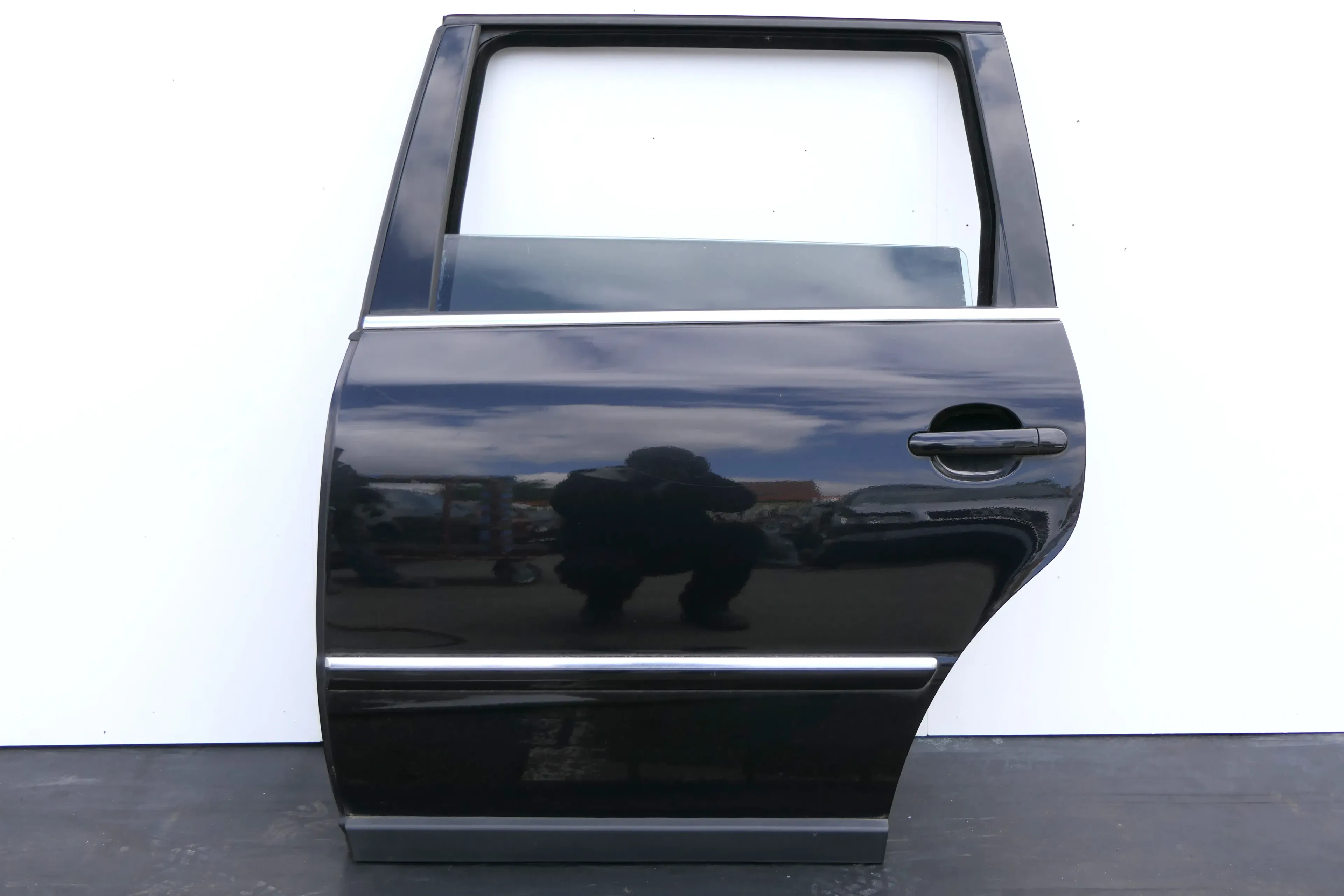 VW Passat 3B 3BG Kombi Variant Tür hinten links schwarz LC9Z metallic Scheibe - Bild 1