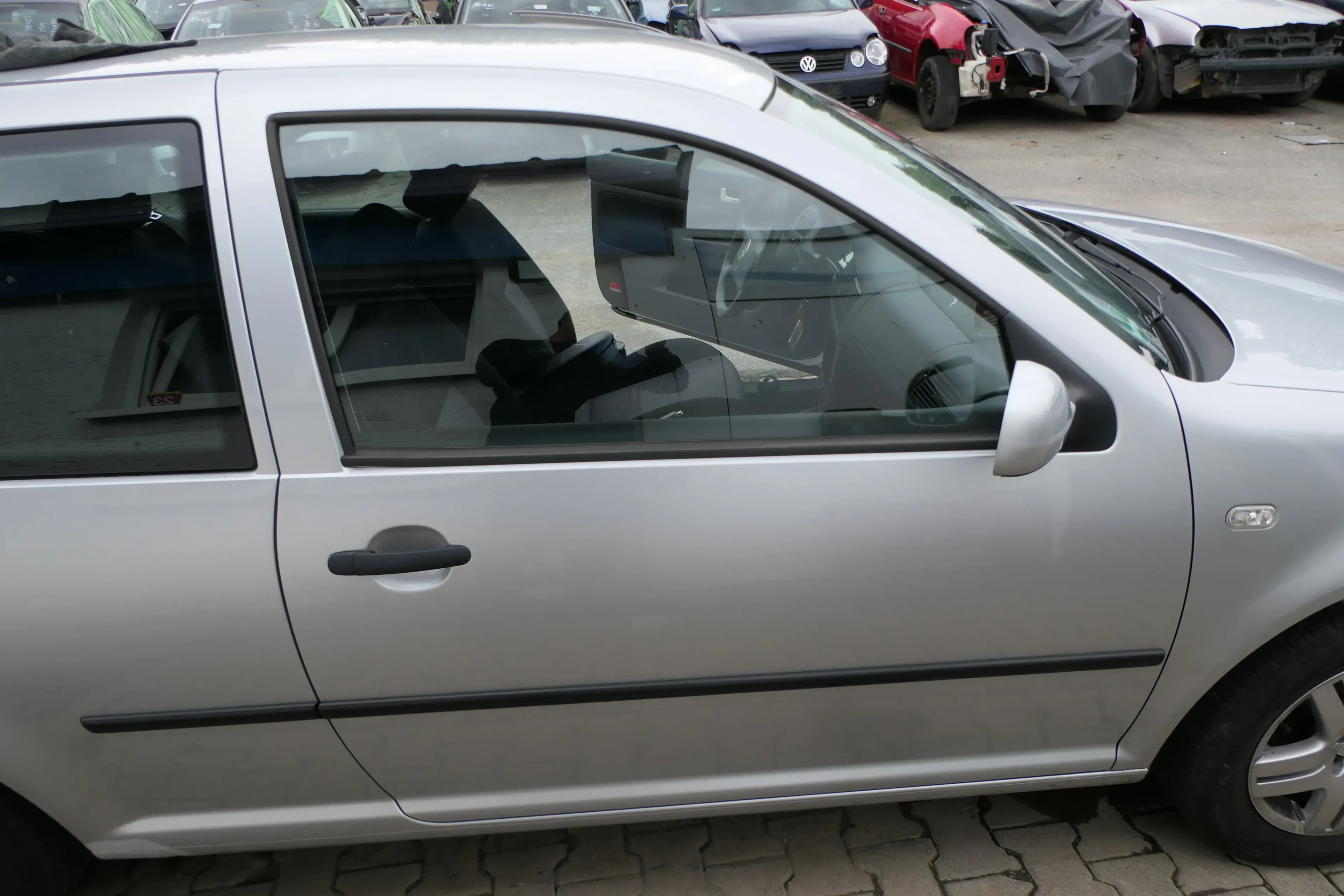 VW Golf 4 Tür vorne rechts Beifahrertür 2/3-Türer LA7W silber grau ohnAnbauteile - Bild 1